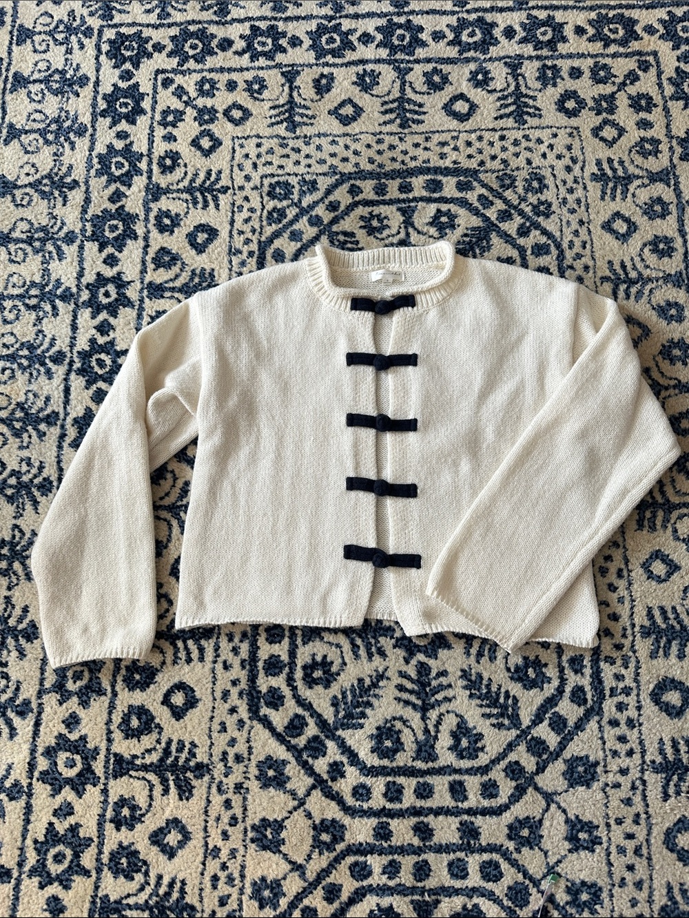 Line and Dot Mandarin buttons cardigan